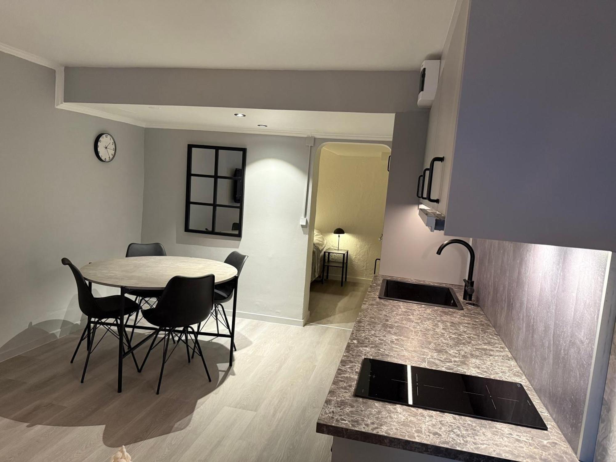Modern Familjelaegenhet Apartment ซุนด์สวาลล์ ภายนอก รูปภาพ